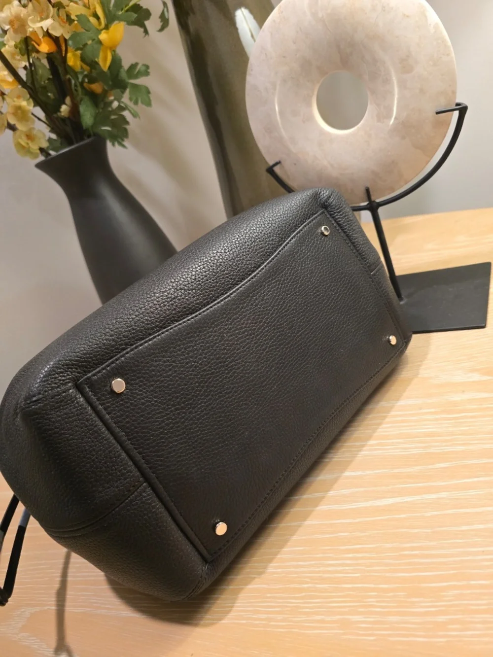 Kate Spade Blk Leather w/Authentic Charm